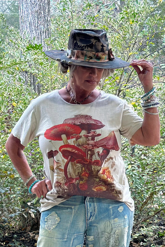 Moon Dance Tee - Lovely Mushroom